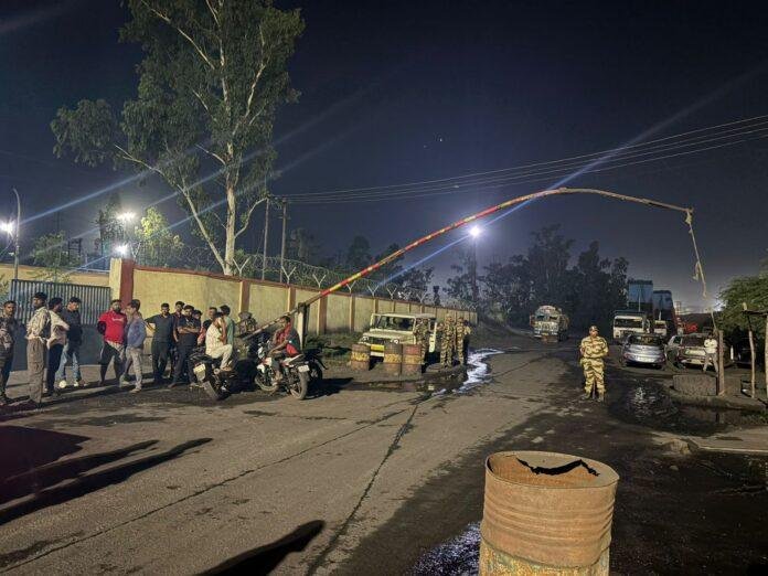 खलारी: अवैध बालू से भरा वाहन पकड़ा गया