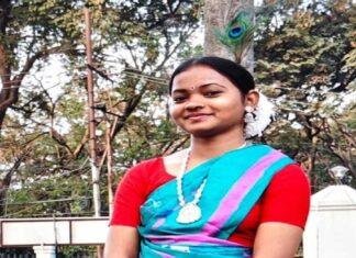 संथाल गांव की कलाकार पहुंची राष्ट्रीय मंच पर, जानिए कौन हैं बबीता हेम्ब्रम संथाल गांव की कलाकार पहुंची राष्ट्रीय मंच पर, जानिए कौन हैं बबीता हेम्ब्रम