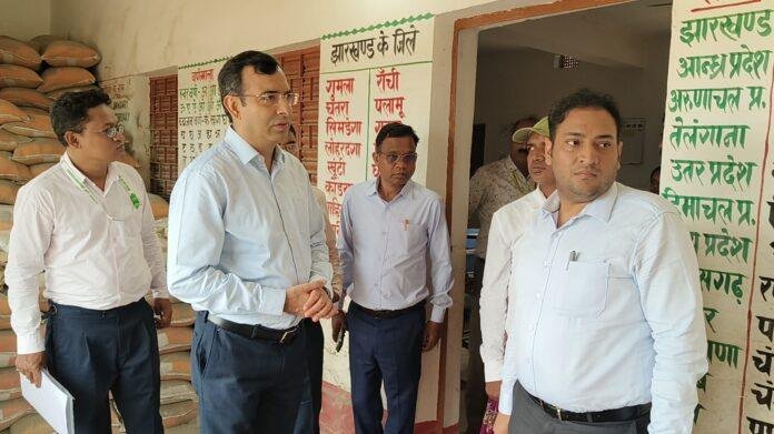 गुमला में आकांक्षी जिला कार्यक्रम की समीक्षा, स्वास्थ्य और शिक्षा सुधार पर केंद्रीय अधिकारी ने दिए निर्देश