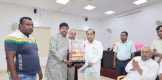 मुजफ्फरपुर अग्निकांड मामले में नया मोड़! एलबी सिंह की नीतीश कुमार से मुलाकात, जानिए क्या हुई बात