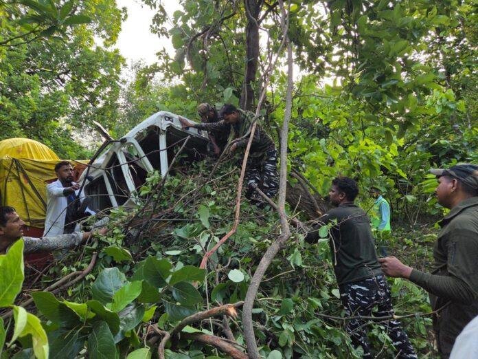 Hazaribagh की ‘मौत की घाटी’ में फिर हुआ हादसा, खाई में ट्रेलर गिरने से मची अफरा-तफरी