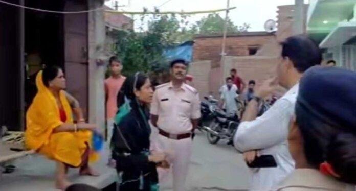 Barh Pati Patni Vivad: मोबाइल में महिला का नंबर देखने के बाद पति-पत्नी में विवाद, हंसुआ से हमले का आरोप