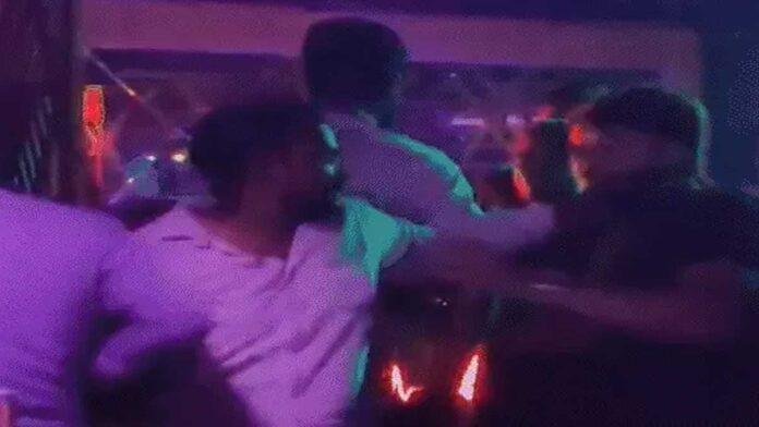 Jamshedpur Double Down Club Fight: कथित छेड़खानी के विरोध में क्लब में बवाल, चाकूबाजी में दो घायल