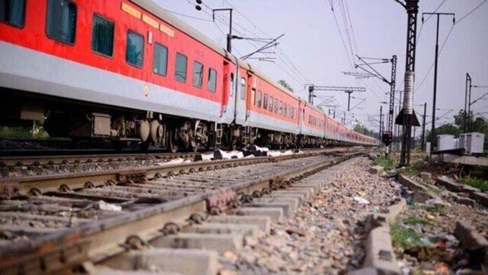 Jharkhand Train News: झारखंड के रेल यात्रियों के लिए बड़ी खबर, 7 दिन तक बदल जाएगा कई ट्रेनों का पूरा शेड्यूल