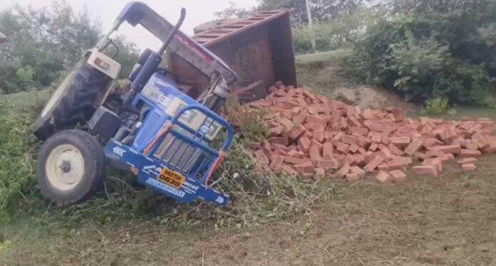 Giridih News: गिरिडीह में अनियंत्रित होकर पलटा ट्रैक्टर, चालक गंभीर रूप से घायल, जानिए पूरा मामला
