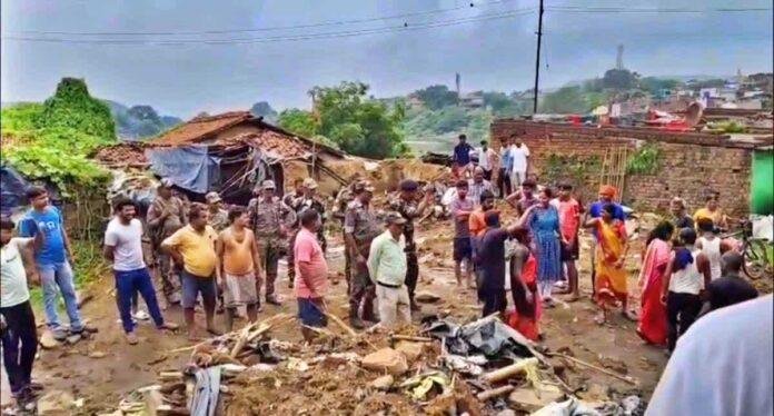 Dhanbad News: भू-धंसान के बाद BCCL का बड़ा एक्शन, बुलडोजर चलते ही मच गई अफरा-तफरी