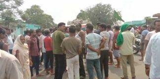 Jamtara News: घर लौट रहे दो युवकों की सड़क हादसे में मौत, गुस्साए लोगों ने किया सड़क जाम