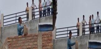 अतिक्रमण हटाने के दौरान हाई वोल्टेज ड्रामा, युवक ने पेट्रोल डालकर दी आत्मदाह की धमकी