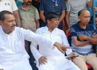 मुंबई में करंट लगने से धनबाद के युवक की मौत, सांसद ढुल्लू महतो ने मुआवजे की मांग उठाई मुंबई में करंट लगने से धनबाद के युवक की मौत