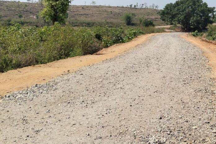 Dhanbad News: टुंडी के राजा तालाब में भ्रष्टाचार का बड़ा खेल, अधूरा निर्माण छोड़ फरार हुआ संवेदक