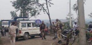 निरसा में चापापुर OCP की ब्लास्टिंग से धंसी सड़क, 80 गांवों का संपर्क प्रभावित; ग्रामीणों ने बंद कराया काम