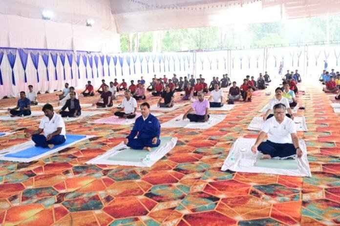 बोकारो क्लब में योग का उत्साह, BSL अधिकारियों ने मनाया 12वां अंतर्राष्ट्रीय योग दिवस