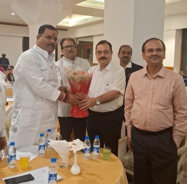 Bihar Sugar Industry: पुणे में निवेशकों से मिले मंत्री संजय कुमार Bihar Sugar Industry: पुणे में निवेशकों से मिले मंत्री संजय कुमार