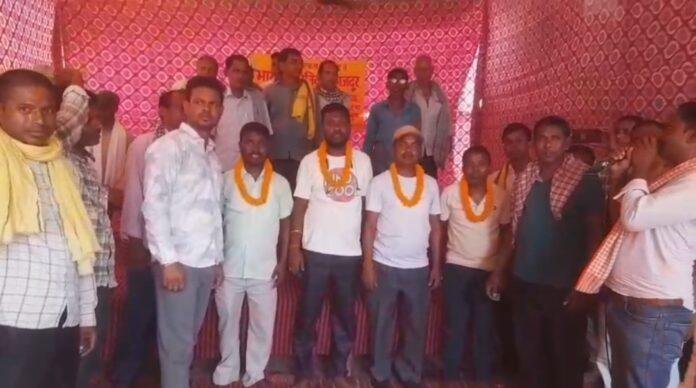 चंद्रपुरा DVC में 66 ठेका मजदूर भूख हड़ताल पर, नियमितीकरण की मांग को लेकर प्रबंधन के खिलाफ प्रदर्शन