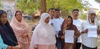 11 एकड़ जमीन को लेकर गढ़वा में घमासान, पीड़ितों ने लगाए गंभीर आरोप 11 एकड़ जमीन को लेकर गढ़वा में घमासान, पीड़ितों ने लगाए गंभीर आरोप