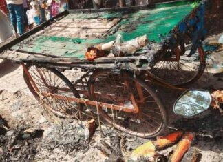 रांची पहाड़ी मंदिर गेट पर नशेड़ियों का तांडव: गरीब दुकानदार के चूड़ी ठेले को फूंका, सीसीटीवी खंगाल रही पुलिस
