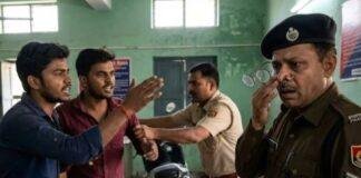 Ranchi Crime News: हेलमेट चालान से नाराज युवकों ने ट्रैफिक पुलिस पर किया हमला, दो आरोपी गिरफ्तार Ranchi Crime News: हेलमेट चालान से नाराज युवकों ने ट्रैफिक पुलिस पर किया हमला, दो आरोपी गिरफ्तार