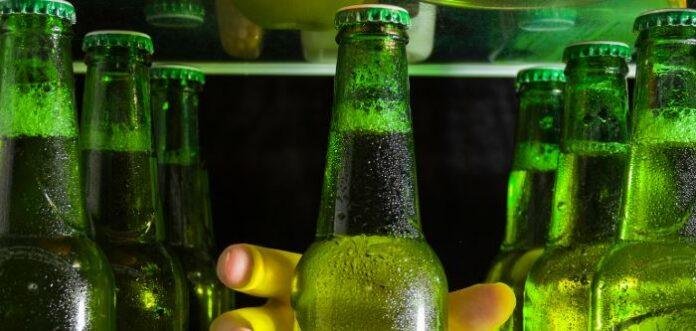 Expired Beer Scam: बोकारो में नष्ट करने की जगह दुकान पहुंची 1500 पेटी एक्सपायर्ड बीयर, जांच शुरू