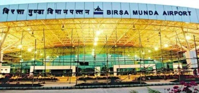 1945 Airport Update: दिल्ली और कोलकाता से आने वाली तीन फ्लाइटें हुईं लेट, यात्रियों को करना पड़ा इंतजार