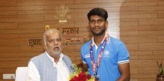 Hockey Asia Cup 2026: बिहार के गोलकीपर सावन कुमार का सम्मान, मंत्री श्रवण कुमार बोले, खिलाड़ियों को हर संभव मदद