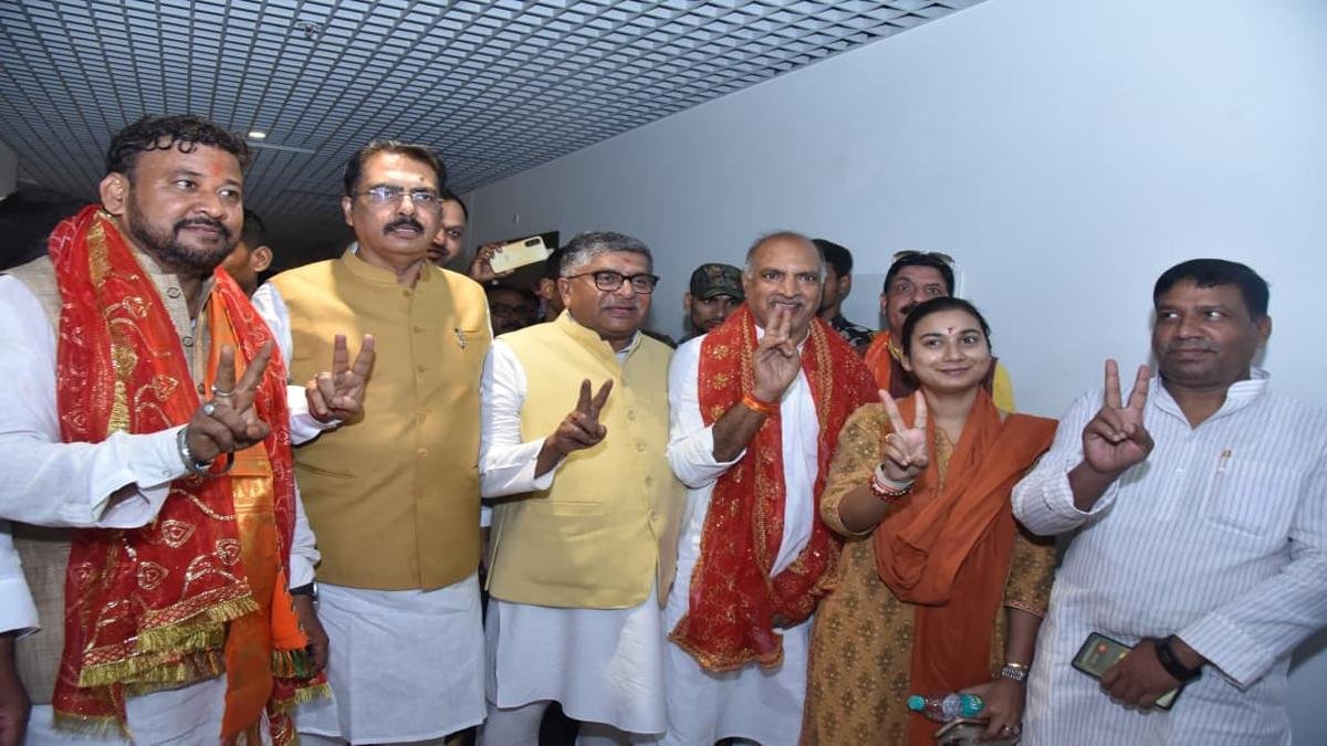 बांकीपुर उपुचनाव : अभिषेक सिन्हा ने किया नामांकन, NDA के कई बड़े नेता रहे मौजूद | 22Scope News Abhishek Kumar 2 1 22Scope News
