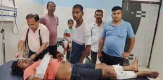 पुलिस एस्कॉर्ट वाहन ने बाइक सवार युवक को जोरदार टक्कर मारी, जख्मी