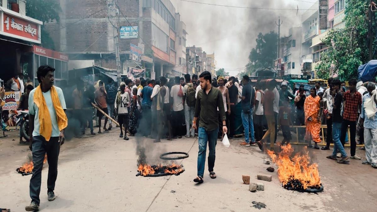 ईंट का दीवार गिरने से 2 मासूम बच्चों की दर्दनाक मौत, लोगों ने किया सड़क जाम | 22Scope News Ara Maut 4 22Scope News