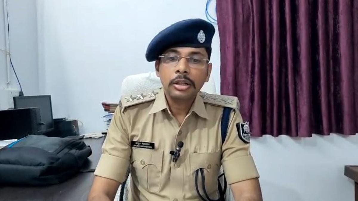 पुलिस की बड़ी कार्रवाई, केले की खेप में छिपाकर ले जाई जा रही बीयर बरामद, चालक गिरफ्तार | 22Scope News Barh Police 1 1 22Scope News