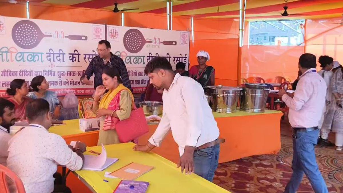 सरकार व जीविका दीदियों का नया पहल, 24 घंटे सेंधा नमक से तैयार परोसा जा रहा सात्विक भोजन | 22Scope News Bha Jivika Didi 2 22Scope News