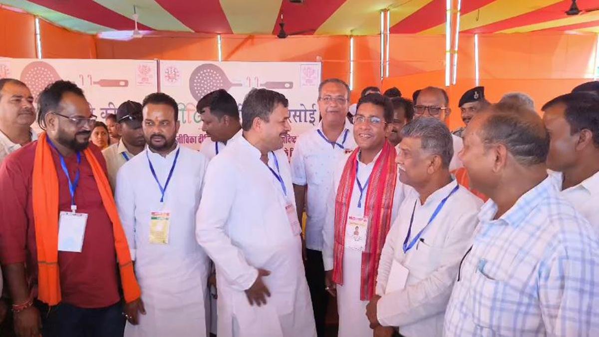 सरकार व जीविका दीदियों का नया पहल, 24 घंटे सेंधा नमक से तैयार परोसा जा रहा सात्विक भोजन | 22Scope News Bha Jivika Didi 3 22Scope News