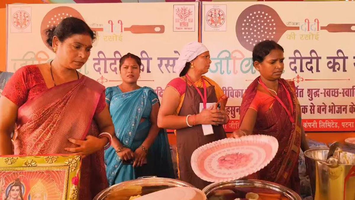 सरकार व जीविका दीदियों का नया पहल, 24 घंटे सेंधा नमक से तैयार परोसा जा रहा सात्विक भोजन | 22Scope News Bha Jivika Didi 4 22Scope News