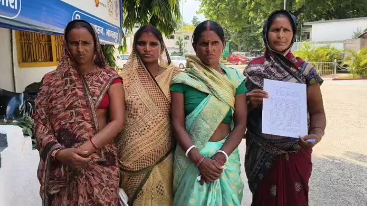 ग्राम सड़क पर फिर अतिक्रमण, ग्रामीणों का फूटा गुस्सा, DM से लगाई स्थायी कार्रवाई की गुहार | 22Scope News Bha Women 1 22Scope News