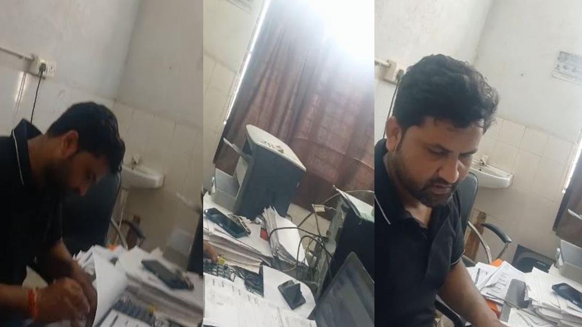 जन्म प्रमाण पत्र के नाम पर 'रेट फिक्स' का खेल! 200 रुपए लेते कथित स्वास्थ्यकर्मी का Video वायरल | 22Scope News Birth Certificate 22Scope News