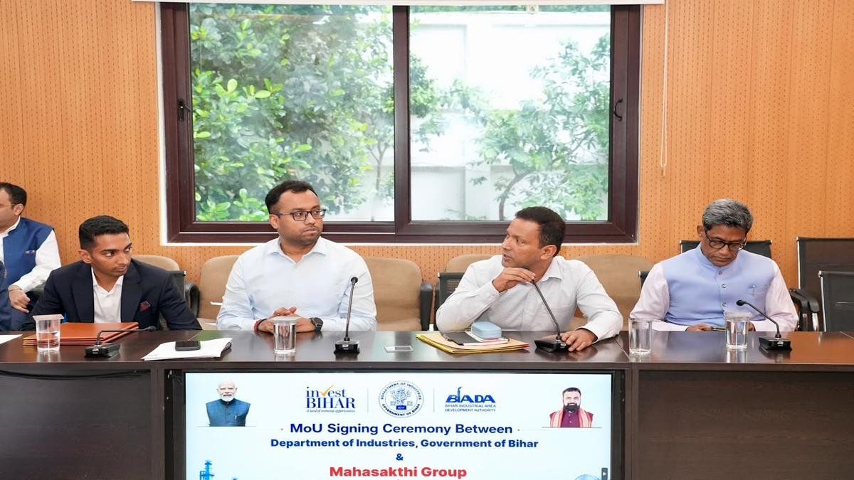 मुख्यमंत्री के समक्ष गयाजी में 6 हजार करोड़ के एकीकृत इस्पात परियोजना के लिए उद्योग विभाग व महाशक्ति ग्रुप के बीच MoU पर हस्ताक्षर | 22Scope News CM MoU 2 22Scope News