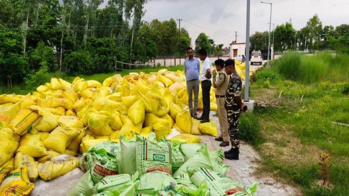 नेपाल बॉर्डर पर उर्वरक माफिया पर बड़ा प्रहार, 2 हजार बोरी खाद जब्त, नकली DAP फैक्ट्री का भंडाफोड़