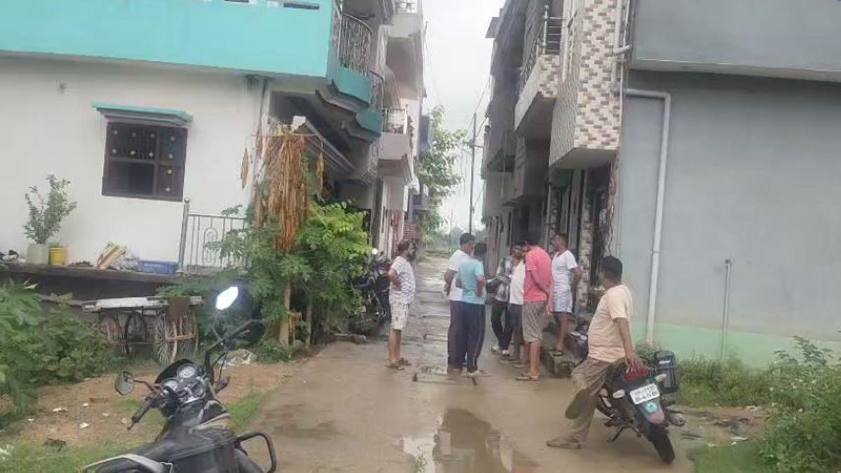 हथियारबंद चोरों ने एक लड्डू व्यापारी के घर की चोरी, किराएदार महिला पर चलायी गोली, बाल-बाल बची | 22Scope News Gaya Chori 2 22Scope News