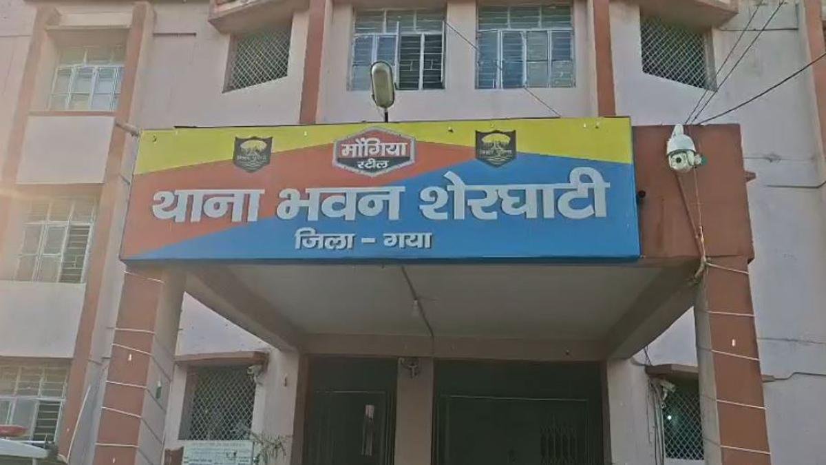 हथियारबंद चोरों ने एक लड्डू व्यापारी के घर की चोरी, किराएदार महिला पर चलायी गोली, बाल-बाल बची | 22Scope News Gaya Chori 3 22Scope News