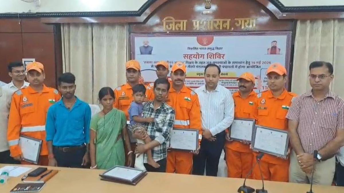 पीयूष कुमार का सफल रेस्क्यू, DM ने NDRF, SDRF व प्रशासन की टीम को किया सम्मानित | 22Scope News Gaya DM 2 22Scope News