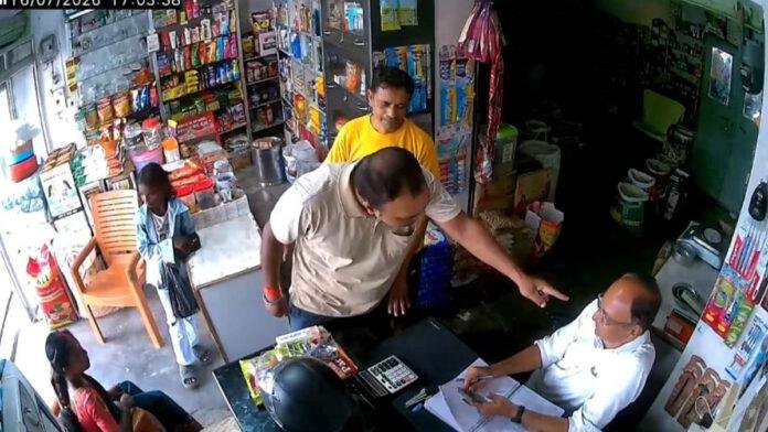 खुद को 112 का हेड बताकर बुजुर्ग दुकानदार के साथ किया गाली-गलौज, पुलिस ने कहा- आरोपी की की जा रही है पहचान