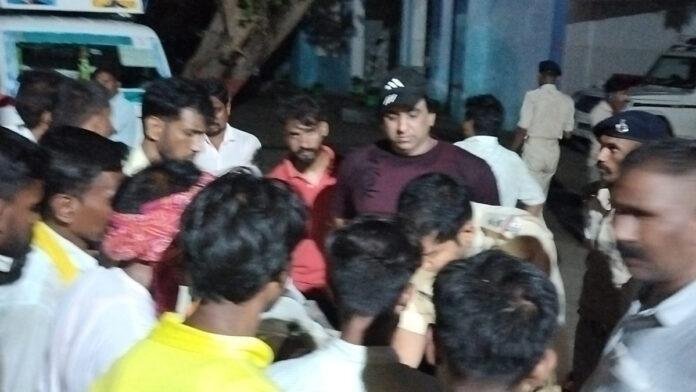 छत पर काम कर रहे अधेड़ की हाईटेंशन लाइन की चपेट में आने से मौत, परिजनों ने बिजली विभाग पर लगाया लापरवाही का आरोप