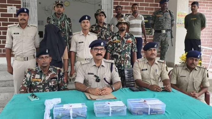 मिनी गन फैक्ट्री का भंडाफोड़, STF व पुलिस की बड़ी कार्रवाई, भारी मात्रा में हथियार बरामद