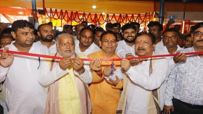 बाबाधाम जाने वाले श्रद्धालुओं के लिए बांका में मुफ्त शिविर का मंत्री ने किया उद्घाटन