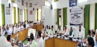 बांस के सहारे जल रही बिजली, ढाका के विजयी पंचायत में बुनियादी सुविधा अब भी अधूरी