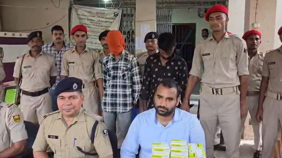 मोतिहारी में नशीले इंजेक्शन की बड़ी खेप बरामद, 2 तस्कर गिरफ्तार | 22Scope News Motihari Police 1 6 22Scope News
