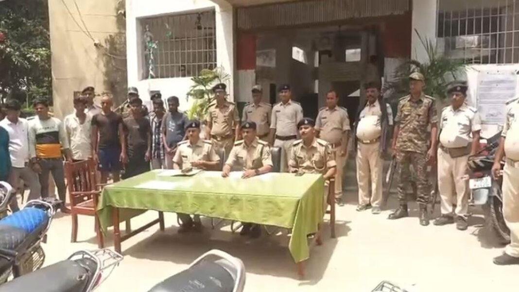 मोतिहारी पुलिस का बड़ा खुलासा, 28 चोरी की बाइक बरामद, 12 आरोपी गिरफ्तार