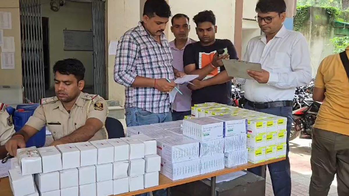 मोतिहारी में नशीले इंजेक्शन की बड़ी खेप बरामद, 2 तस्कर गिरफ्तार | 22Scope News Motihari Police 3 1 22Scope News