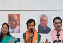 RJD को बड़ा झटका, BJP में शामिल हुए मृत्युंजय तिवारी RJD को बड़ा झटका, BJP में शामिल हुए मृत्युंजय तिवारी