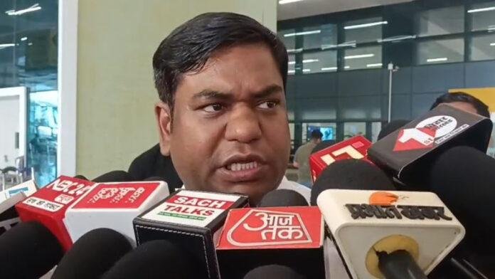 सहनी ने सरकार व सम्राट पर कई मुद्दों को लेकर किया तीखा हमला, कहा- 20 साल में नीतीश सरकार कानून व्यवस्था के मामले में फेल
