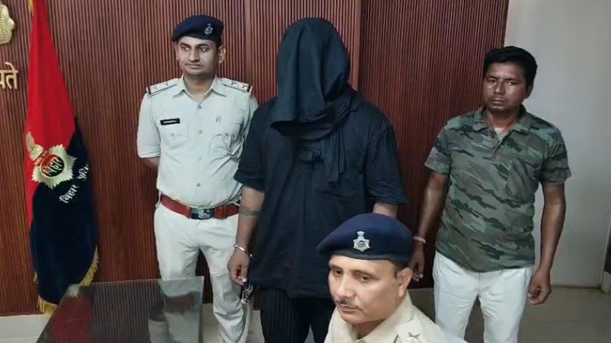 Social Media पर अवैध हथियार के साथ Video वायरल करना युवक को पड़ा भारी, गिरफ्तार | 22Scope News Muz Police 1 1 22Scope News