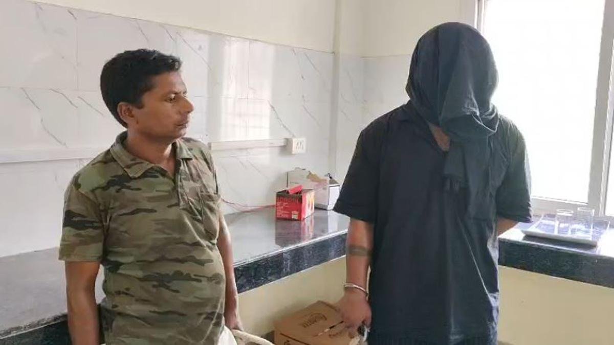Social Media पर अवैध हथियार के साथ Video वायरल करना युवक को पड़ा भारी, गिरफ्तार | 22Scope News Muz Police 2 1 22Scope News